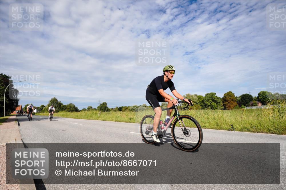31.08.2025 - Elbe Triathlon Hamburg Michael Burmester http://msf.ph/oto/8667071 31.08.2025 10:41:34 Radfahren 955, 1003, 1022, 1035, 1062, 1096, 1148, 1279 meine-sportfotos.de