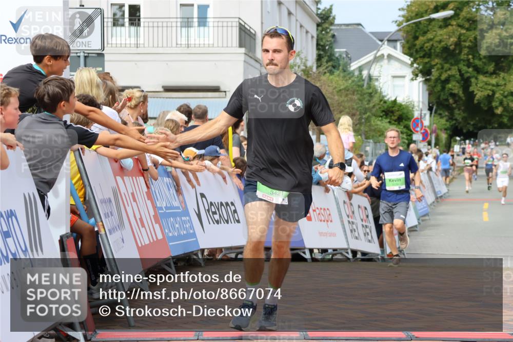 31.08.2025 - 21. Blankeneser Heldenlauf Strokosch-Dieckow http://msf.ph/oto/8667074 31.08.2025 10:57:48 Ziel 3559, 3421, 3539 meine-sportfotos.de