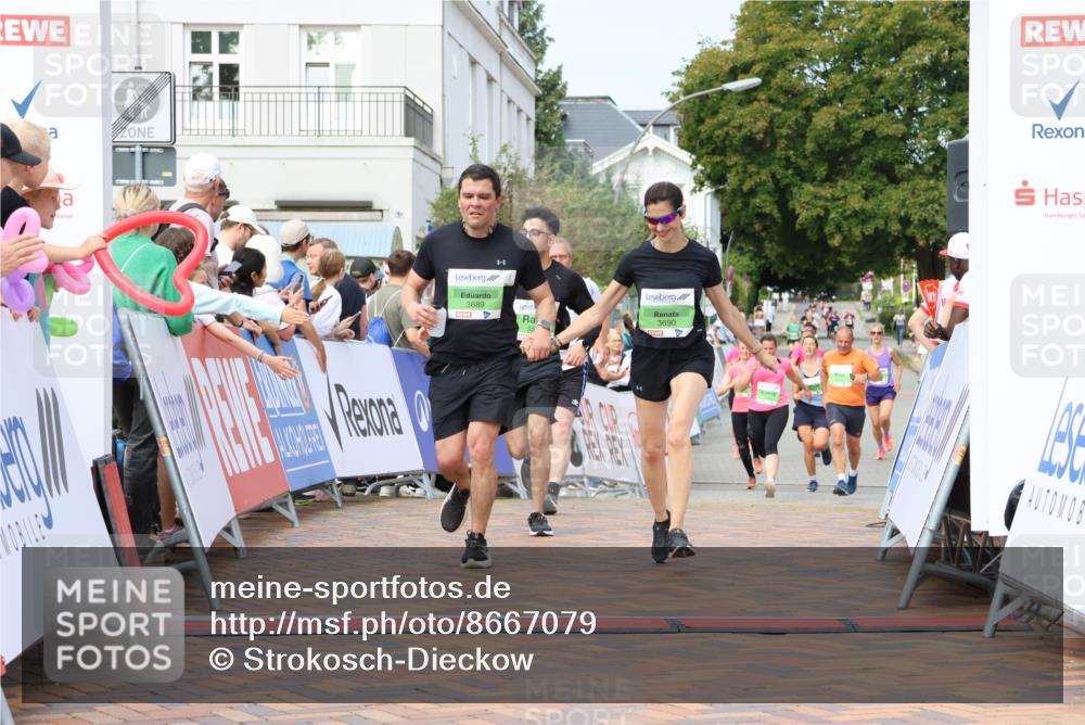 31.08.2025 - 21. Blankeneser Heldenlauf Strokosch-Dieckow http://msf.ph/oto/8667079 31.08.2025 11:16:12 Ziel 3689, 3690, 3154, 3533, 3738 meine-sportfotos.de