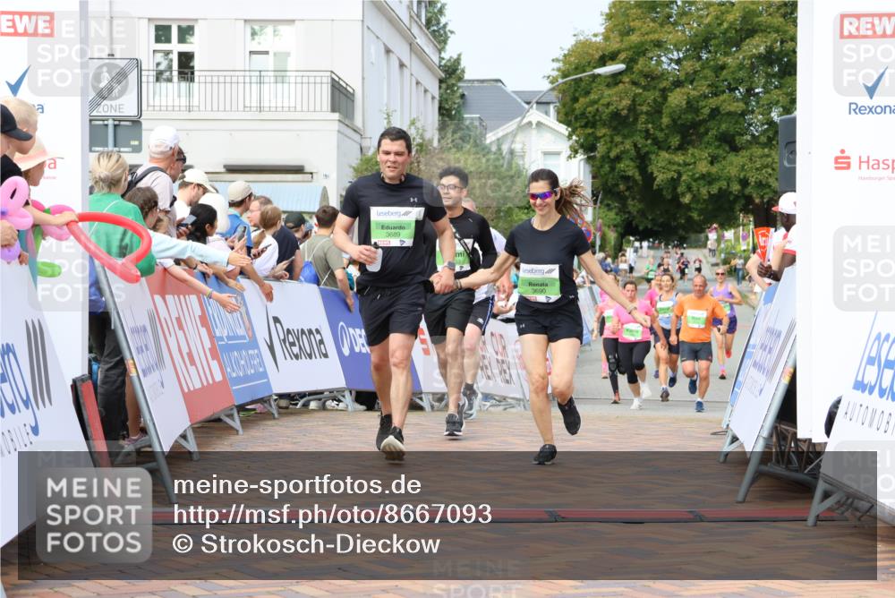 31.08.2025 - 21. Blankeneser Heldenlauf Strokosch-Dieckow http://msf.ph/oto/8667093 31.08.2025 11:16:12 Ziel 3689, 3690, 3154, 3533, 3738 meine-sportfotos.de