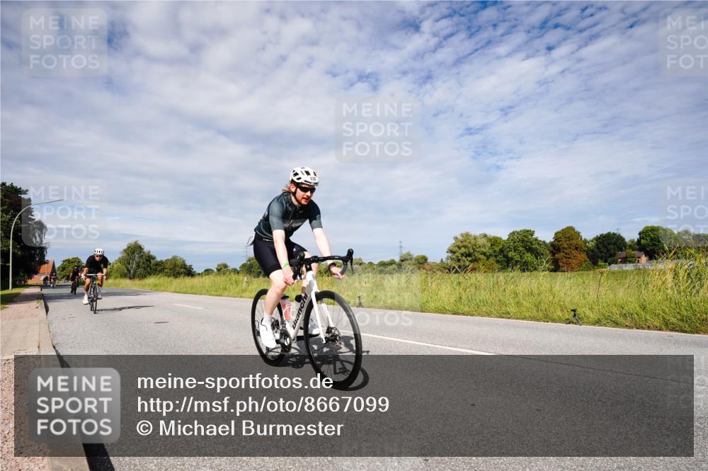 31.08.2025 - Elbe Triathlon Hamburg Michael Burmester http://msf.ph/oto/8667099 31.08.2025 10:42:07 Radfahren 935, 987, 1094, 1123 meine-sportfotos.de