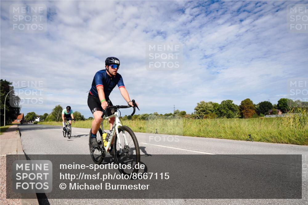 31.08.2025 - Elbe Triathlon Hamburg Michael Burmester http://msf.ph/oto/8667115 31.08.2025 10:42:23 Radfahren 992, 993, 1008, 1323 meine-sportfotos.de