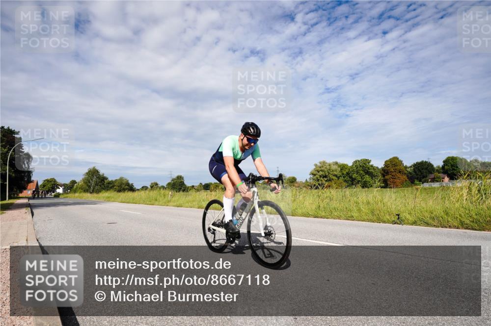 31.08.2025 - Elbe Triathlon Hamburg Michael Burmester http://msf.ph/oto/8667118 31.08.2025 10:42:23 Radfahren 992, 993, 1008, 1323 meine-sportfotos.de