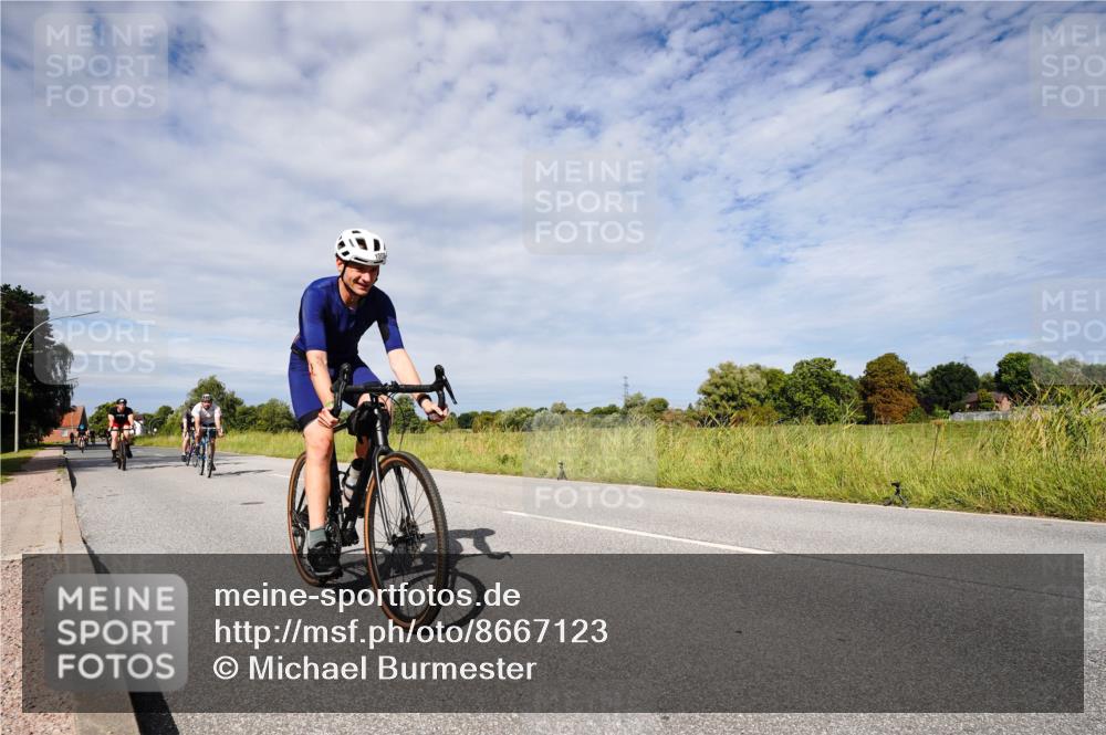 31.08.2025 - Elbe Triathlon Hamburg Michael Burmester http://msf.ph/oto/8667123 31.08.2025 10:42:30 Radfahren 954, 973, 1008, 1026, 1055, 1160, 1303, 1321, 1323 meine-sportfotos.de