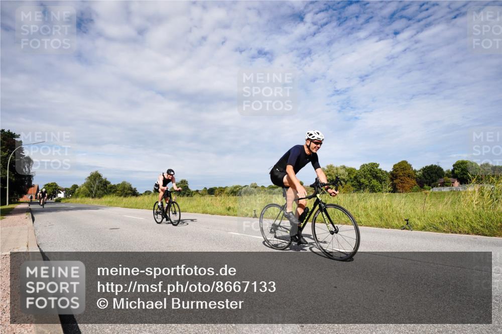 31.08.2025 - Elbe Triathlon Hamburg Michael Burmester http://msf.ph/oto/8667133 31.08.2025 10:42:36 Radfahren 863, 966, 1013, 1026, 1105, 1160, 1303, 1321 meine-sportfotos.de