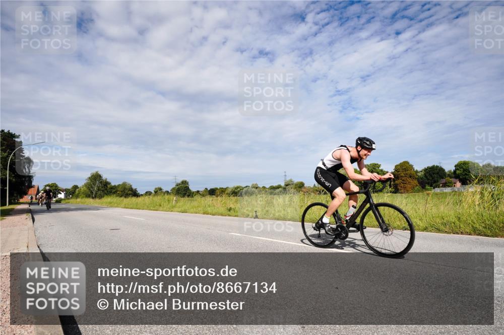 31.08.2025 - Elbe Triathlon Hamburg Michael Burmester http://msf.ph/oto/8667134 31.08.2025 10:42:36 Radfahren 863, 966, 1013, 1026, 1105, 1160, 1303, 1321 meine-sportfotos.de