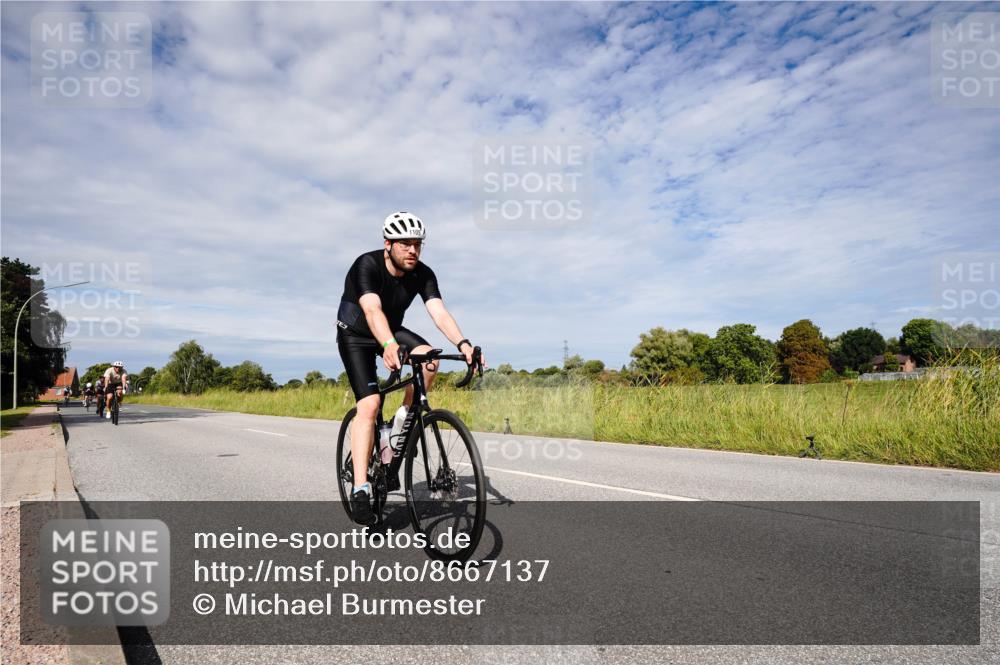 31.08.2025 - Elbe Triathlon Hamburg Michael Burmester http://msf.ph/oto/8667137 31.08.2025 10:42:39 Radfahren 863, 966, 1013, 1105, 1154, 1160 meine-sportfotos.de