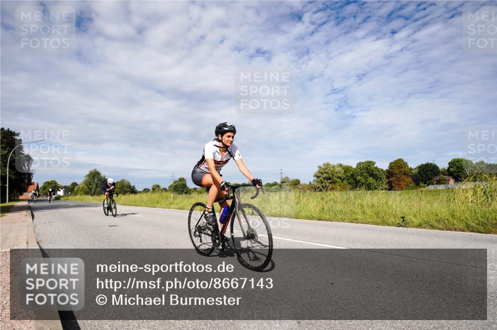 31.08.2025 - Elbe Triathlon Hamburg Michael Burmester http://msf.ph/oto/8667143 31.08.2025 10:42:42 Radfahren 863, 966, 1013, 1074, 1154 meine-sportfotos.de