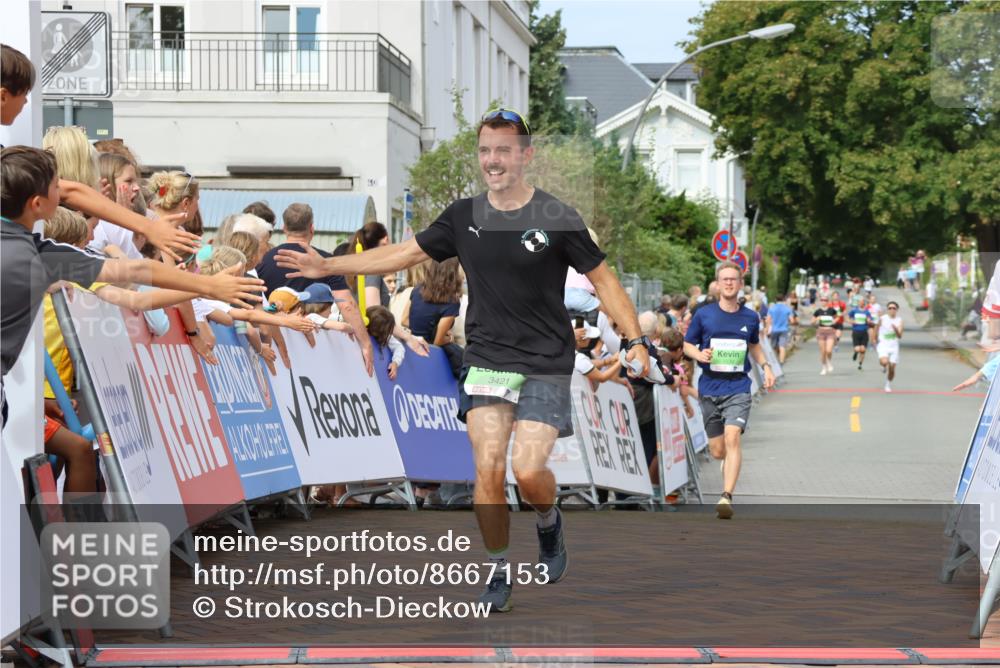 31.08.2025 - 21. Blankeneser Heldenlauf Strokosch-Dieckow http://msf.ph/oto/8667153 31.08.2025 10:57:47 Ziel 3559, 3421, 3539 meine-sportfotos.de