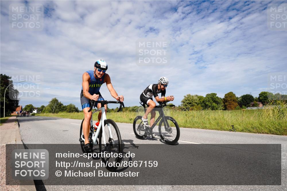 31.08.2025 - Elbe Triathlon Hamburg Michael Burmester http://msf.ph/oto/8667159 31.08.2025 10:43:04 Radfahren 806, 991, 1010, 1103, 1219, 1280, 1299, 1305, 1327 meine-sportfotos.de