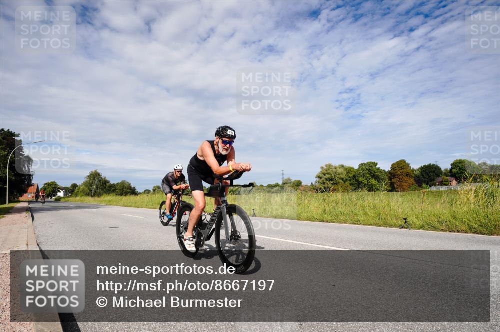 31.08.2025 - Elbe Triathlon Hamburg Michael Burmester http://msf.ph/oto/8667197 31.08.2025 10:43:53 Radfahren 890, 1202, 1283, 1306 meine-sportfotos.de