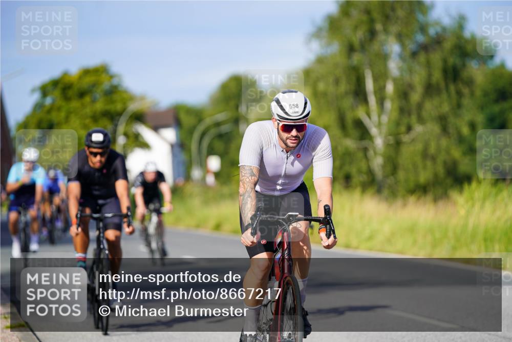 31.08.2025 - Elbe Triathlon Hamburg Michael Burmester http://msf.ph/oto/8667217 31.08.2025 09:40:57 Radfahren 258, 320, 496, 546, 550, 558, 564, 601, 645, 711, 748 meine-sportfotos.de