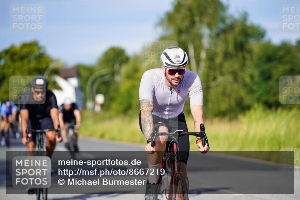 31.08.2025 - Elbe Triathlon Hamburg Michael Burmester http://msf.ph/oto/8667219 31.08.2025 09:40:57 Radfahren 258, 320, 496, 546, 550, 558, 564, 601, 645, 711, 748 meine-sportfotos.de