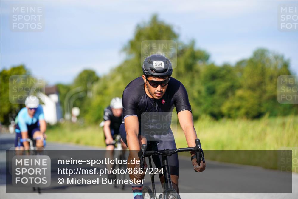 31.08.2025 - Elbe Triathlon Hamburg Michael Burmester http://msf.ph/oto/8667224 31.08.2025 09:40:59 Radfahren 258, 320, 496, 546, 550, 558, 564, 711, 748 meine-sportfotos.de