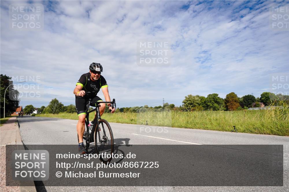 31.08.2025 - Elbe Triathlon Hamburg Michael Burmester http://msf.ph/oto/8667225 31.08.2025 10:44:23 Radfahren 1038, 1277, 1313, 1318, 1322 meine-sportfotos.de