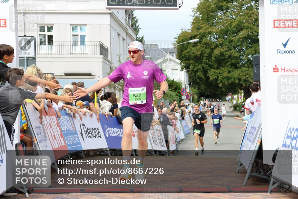 31.08.2025 - 21. Blankeneser Heldenlauf Strokosch-Dieckow http://msf.ph/oto/8667226 31.08.2025 10:57:44 Ziel 3559, 3421, 3045 meine-sportfotos.de