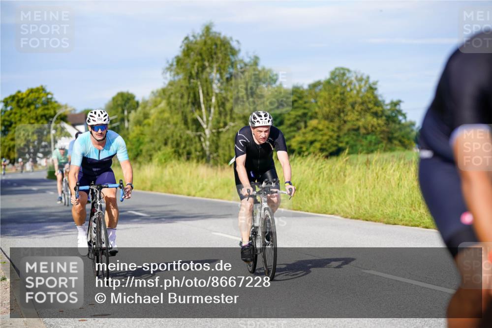 31.08.2025 - Elbe Triathlon Hamburg Michael Burmester http://msf.ph/oto/8667228 31.08.2025 09:41:00 Radfahren 258, 320, 496, 546, 550, 558, 564, 711, 748 meine-sportfotos.de