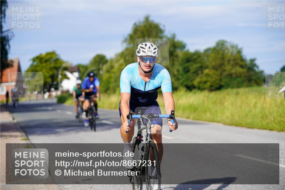 31.08.2025 - Elbe Triathlon Hamburg Michael Burmester http://msf.ph/oto/8667231 31.08.2025 09:41:01 Radfahren 258, 496, 546, 550, 558, 564, 711, 748, 848 meine-sportfotos.de