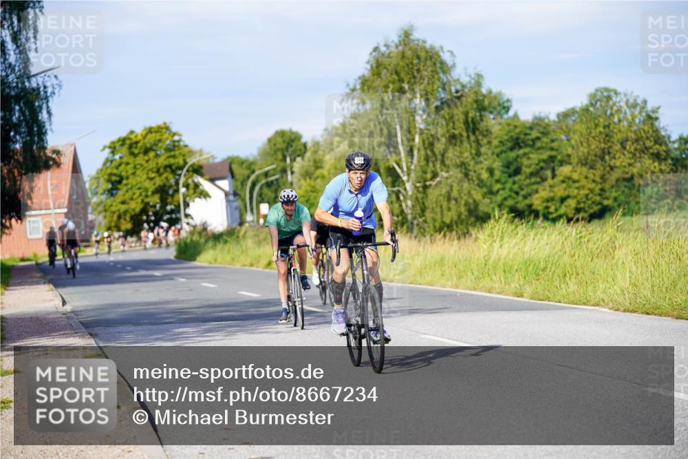 31.08.2025 - Elbe Triathlon Hamburg Michael Burmester http://msf.ph/oto/8667234 31.08.2025 09:41:01 Radfahren 258, 496, 546, 550, 558, 564, 711, 748, 848 meine-sportfotos.de