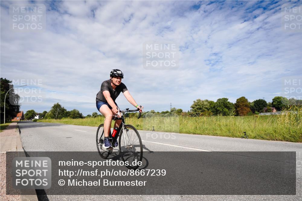 31.08.2025 - Elbe Triathlon Hamburg Michael Burmester http://msf.ph/oto/8667239 31.08.2025 10:44:40 Radfahren 1307 meine-sportfotos.de