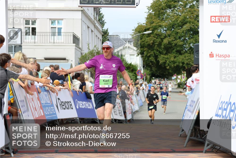 31.08.2025 - 21. Blankeneser Heldenlauf Strokosch-Dieckow http://msf.ph/oto/8667255 31.08.2025 10:57:43 Ziel 3559, 3045, 3012 meine-sportfotos.de
