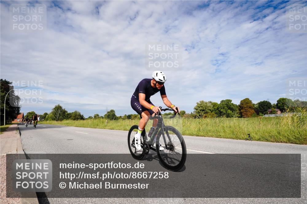 31.08.2025 - Elbe Triathlon Hamburg Michael Burmester http://msf.ph/oto/8667258 31.08.2025 10:45:19 Radfahren 401, 809, 1261, 1275, 1338 meine-sportfotos.de