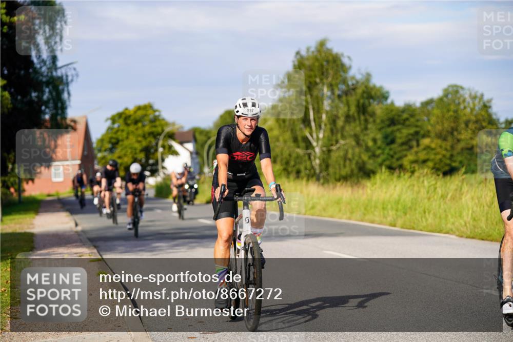 31.08.2025 - Elbe Triathlon Hamburg Michael Burmester http://msf.ph/oto/8667272 31.08.2025 09:41:14 Radfahren 261, 318, 395, 445, 523, 650, 672, 679, 692, 815, 853, 887 meine-sportfotos.de
