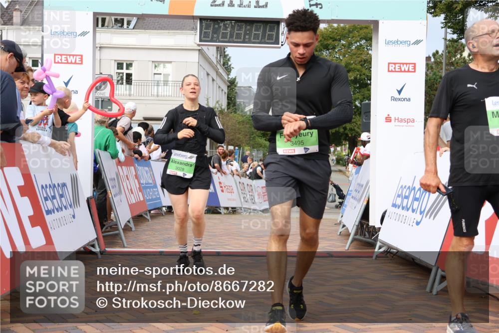31.08.2025 - 21. Blankeneser Heldenlauf Strokosch-Dieckow http://msf.ph/oto/8667282 31.08.2025 11:15:36 Ziel 3495, 3621, 3622, 3458, 3028, 3397 meine-sportfotos.de