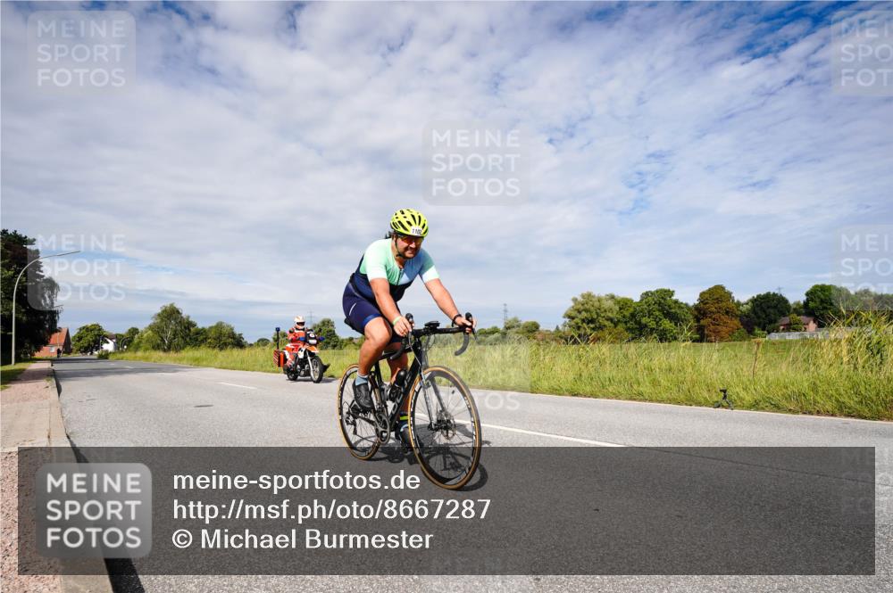31.08.2025 - Elbe Triathlon Hamburg Michael Burmester http://msf.ph/oto/8667287 31.08.2025 10:45:55 Radfahren 1102, 1132 meine-sportfotos.de