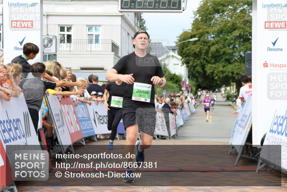 31.08.2025 - 21. Blankeneser Heldenlauf Strokosch-Dieckow http://msf.ph/oto/8667381 31.08.2025 10:57:36 Ziel 3212, 3045, 3012 meine-sportfotos.de