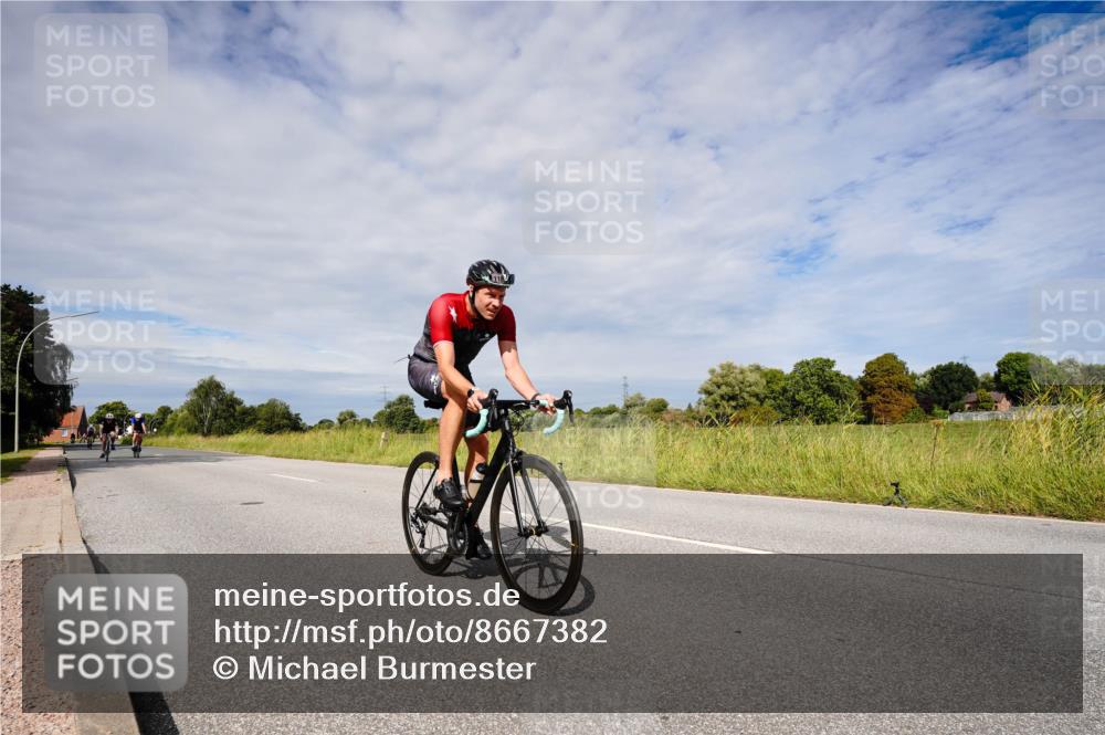 31.08.2025 - Elbe Triathlon Hamburg Michael Burmester http://msf.ph/oto/8667382 31.08.2025 10:47:54 Radfahren 948, 949, 1116, 1185 meine-sportfotos.de