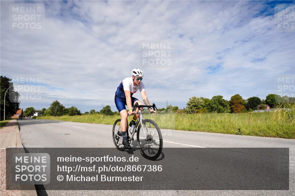 31.08.2025 - Elbe Triathlon Hamburg Michael Burmester http://msf.ph/oto/8667386 31.08.2025 10:48:00 Radfahren 894, 949 meine-sportfotos.de