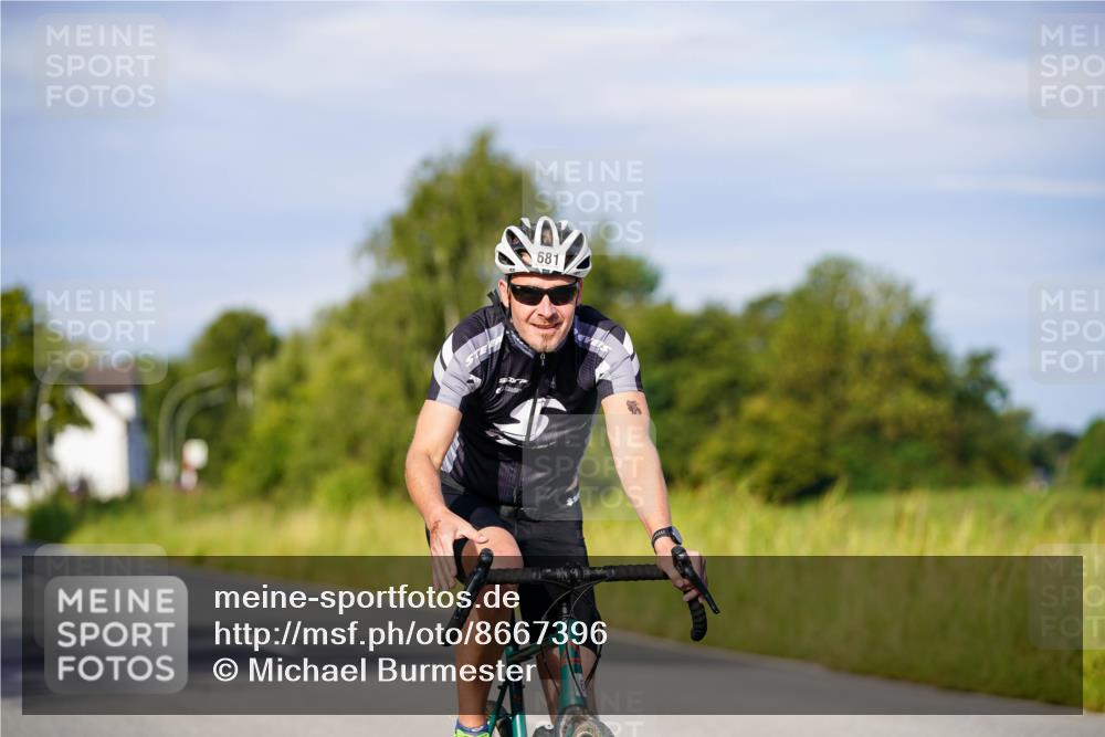 31.08.2025 - Elbe Triathlon Hamburg Michael Burmester http://msf.ph/oto/8667396 31.08.2025 09:41:56 Radfahren 266, 508, 579, 681, 722, 910 meine-sportfotos.de