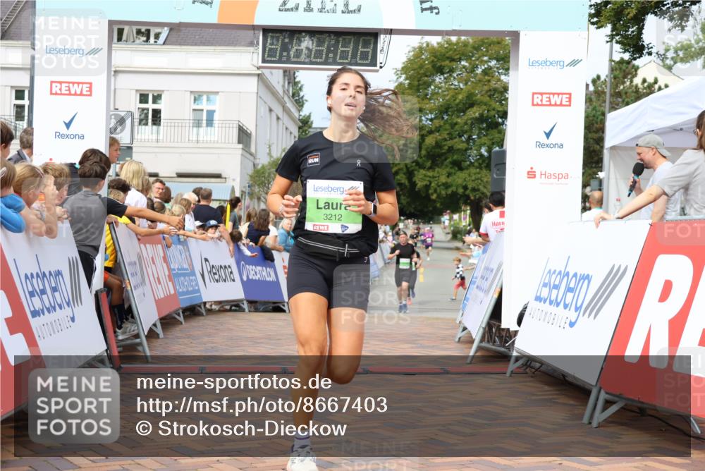 31.08.2025 - 21. Blankeneser Heldenlauf Strokosch-Dieckow http://msf.ph/oto/8667403 31.08.2025 10:57:30 Ziel 3212, 3499, 3503 meine-sportfotos.de