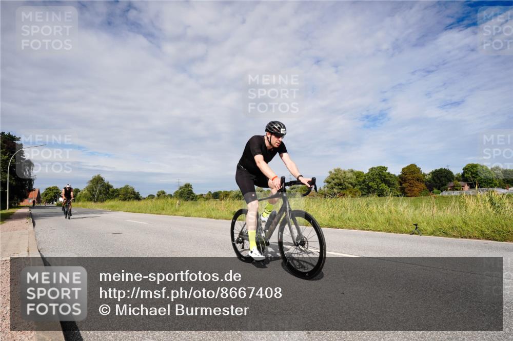 31.08.2025 - Elbe Triathlon Hamburg Michael Burmester http://msf.ph/oto/8667408 31.08.2025 10:48:18 Radfahren 1225, 1336, 1340 meine-sportfotos.de