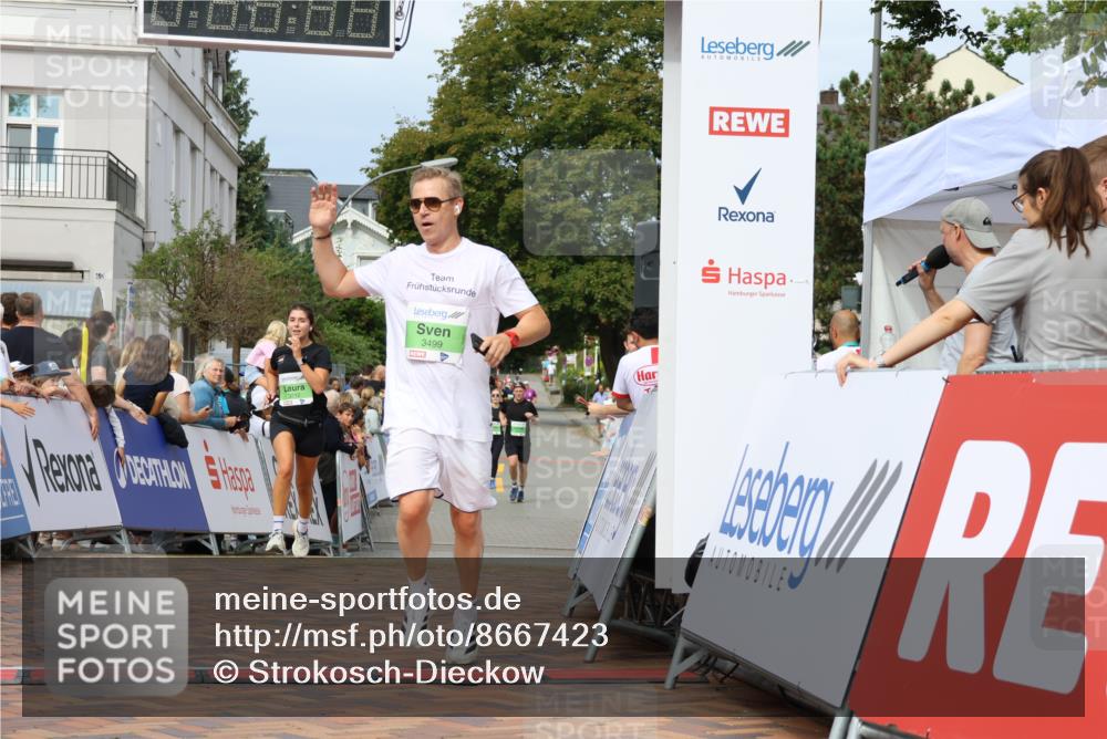 31.08.2025 - 21. Blankeneser Heldenlauf Strokosch-Dieckow http://msf.ph/oto/8667423 31.08.2025 10:57:27 Ziel 3212, 3499, 3503 meine-sportfotos.de