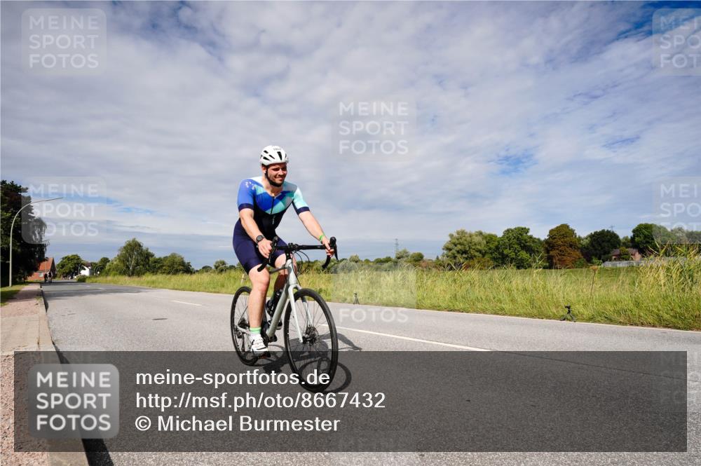 31.08.2025 - Elbe Triathlon Hamburg Michael Burmester http://msf.ph/oto/8667432 31.08.2025 10:48:47 Radfahren 1057, 1119 meine-sportfotos.de