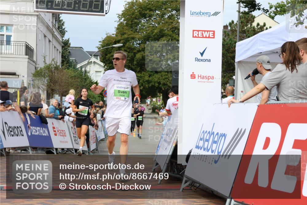 31.08.2025 - 21. Blankeneser Heldenlauf Strokosch-Dieckow http://msf.ph/oto/8667469 31.08.2025 10:57:27 Ziel 3212, 3499, 3503 meine-sportfotos.de