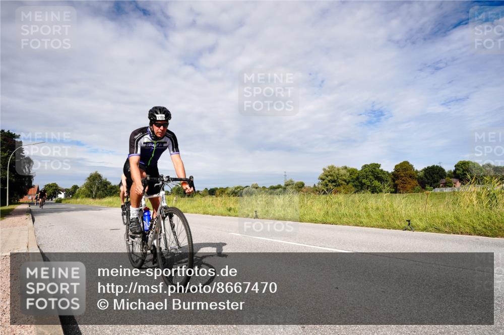 31.08.2025 - Elbe Triathlon Hamburg Michael Burmester http://msf.ph/oto/8667470 31.08.2025 10:49:53 Radfahren 886, 1136, 1167, 1191, 1364 meine-sportfotos.de