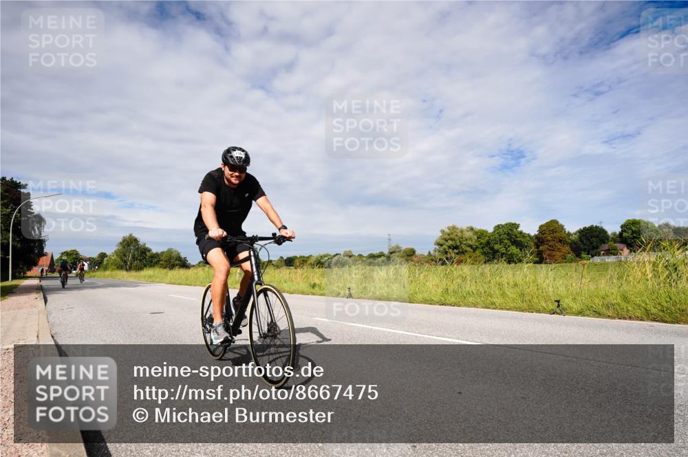 31.08.2025 - Elbe Triathlon Hamburg Michael Burmester http://msf.ph/oto/8667475 31.08.2025 10:49:56 Radfahren 886, 1136, 1167, 1191, 1364 meine-sportfotos.de