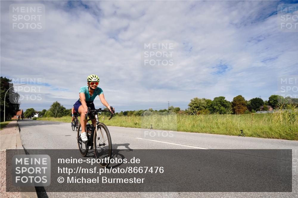 31.08.2025 - Elbe Triathlon Hamburg Michael Burmester http://msf.ph/oto/8667476 31.08.2025 10:49:59 Radfahren 886, 1167, 1364 meine-sportfotos.de