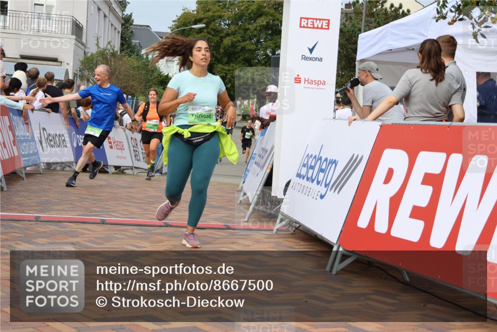 31.08.2025 - 21. Blankeneser Heldenlauf Strokosch-Dieckow http://msf.ph/oto/8667500 31.08.2025 11:15:24 Ziel 3340, 3339, 3497, 3478, 3014 meine-sportfotos.de