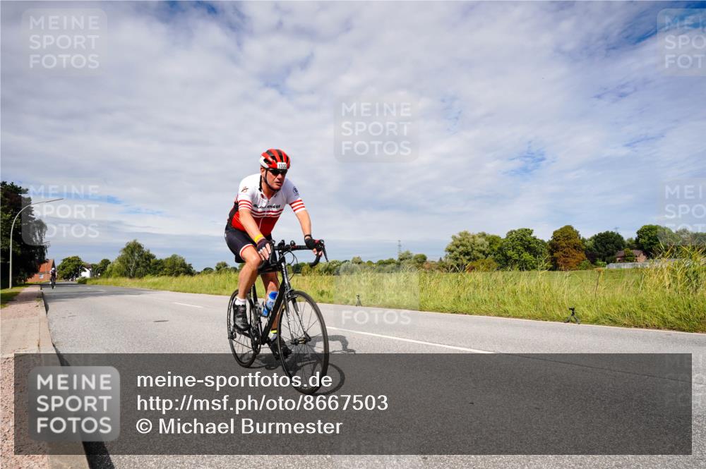 31.08.2025 - Elbe Triathlon Hamburg Michael Burmester http://msf.ph/oto/8667503 31.08.2025 10:50:33 Radfahren 1328, 1333 meine-sportfotos.de
