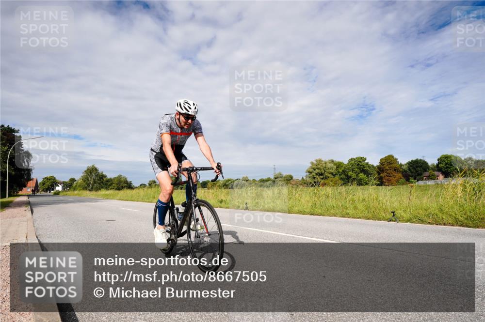 31.08.2025 - Elbe Triathlon Hamburg Michael Burmester http://msf.ph/oto/8667505 31.08.2025 10:50:37 Radfahren 1328 meine-sportfotos.de