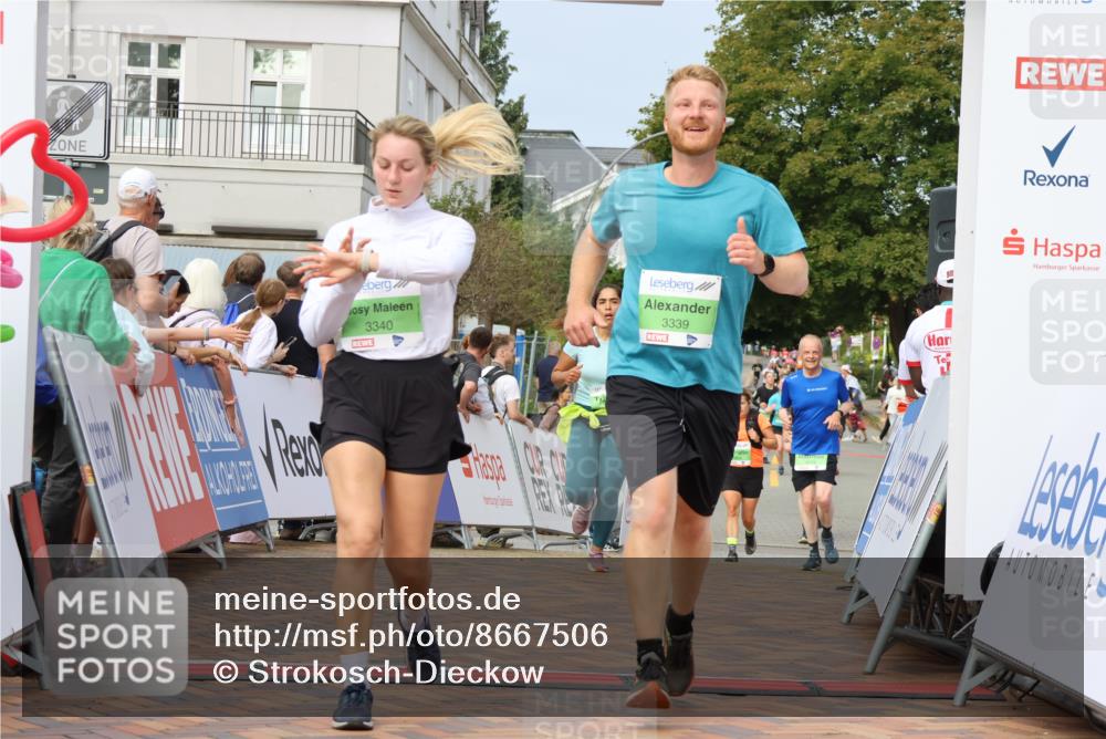 31.08.2025 - 21. Blankeneser Heldenlauf Strokosch-Dieckow http://msf.ph/oto/8667506 31.08.2025 11:15:22 Ziel 3340, 3339, 3497, 3478, 3260 meine-sportfotos.de
