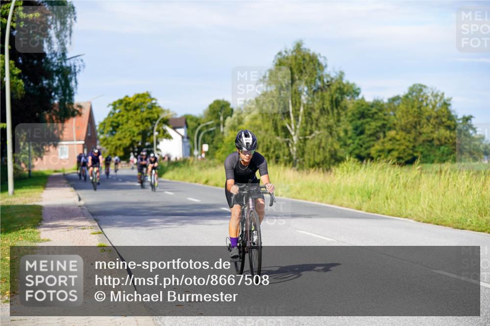 31.08.2025 - Elbe Triathlon Hamburg Michael Burmester http://msf.ph/oto/8667508 31.08.2025 09:42:42 Radfahren 247, 268, 361, 505, 615, 715, 811, 884 meine-sportfotos.de