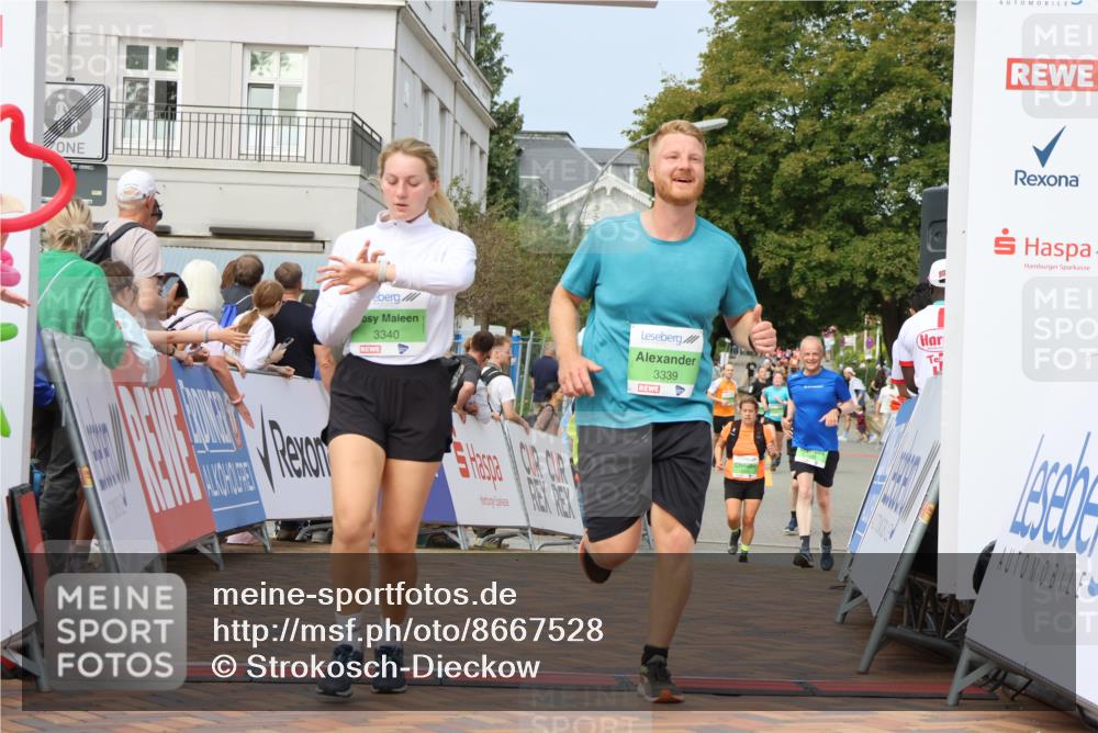 31.08.2025 - 21. Blankeneser Heldenlauf Strokosch-Dieckow http://msf.ph/oto/8667528 31.08.2025 11:15:21 Ziel 3340, 3339, 3497, 3478, 3260 meine-sportfotos.de