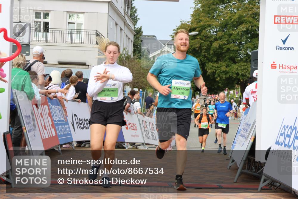 31.08.2025 - 21. Blankeneser Heldenlauf Strokosch-Dieckow http://msf.ph/oto/8667534 31.08.2025 11:15:21 Ziel 3340, 3339, 3497, 3478, 3260 meine-sportfotos.de