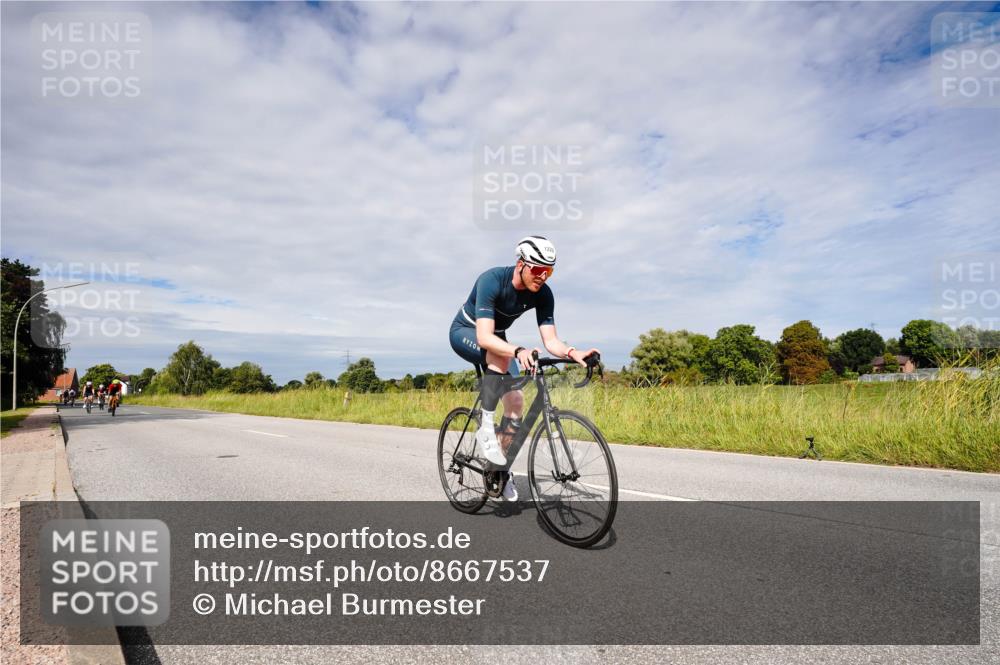 31.08.2025 - Elbe Triathlon Hamburg Michael Burmester http://msf.ph/oto/8667537 31.08.2025 10:51:18 Radfahren 1014, 1217, 1222, 1437, 1465, 1488 meine-sportfotos.de