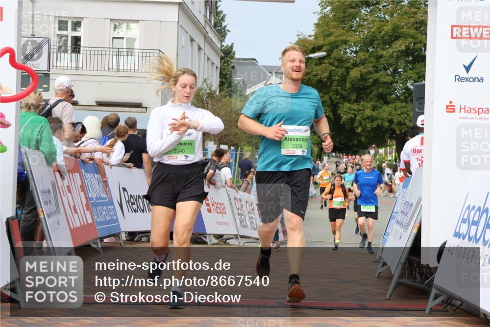 31.08.2025 - 21. Blankeneser Heldenlauf Strokosch-Dieckow http://msf.ph/oto/8667540 31.08.2025 11:15:21 Ziel 3340, 3339, 3497, 3478, 3260 meine-sportfotos.de
